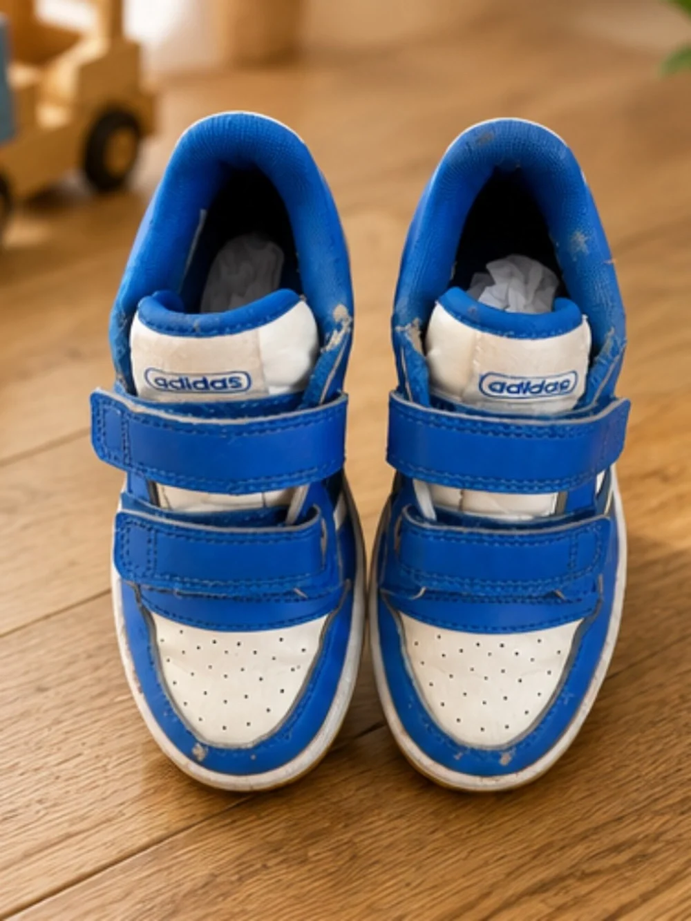 adidas classic sneakers